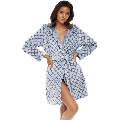 Women's Warm Soft Plush Fleece Bathrobe With Hood, Knee Length Hooded Robe, Seashell Scalloped 13 Women's Warm Soft Plush Fleece Bathrobe With Hood, Knee Length Hooded Robe, Seashell Scalloped - Image 11