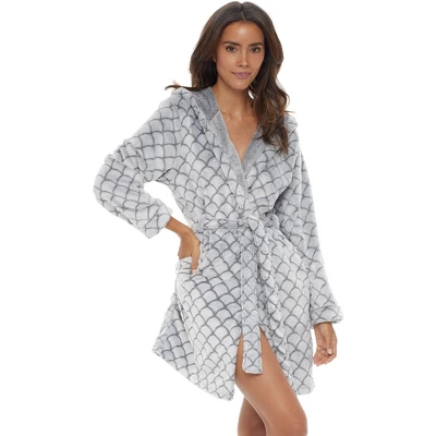 Women's Warm Soft Plush Fleece Bathrobe With Hood, Knee Length Hooded Robe, Seashell Scalloped 7 Women's Warm Soft Plush Fleece Bathrobe With Hood, Knee Length Hooded Robe, Seashell Scalloped - Image 5